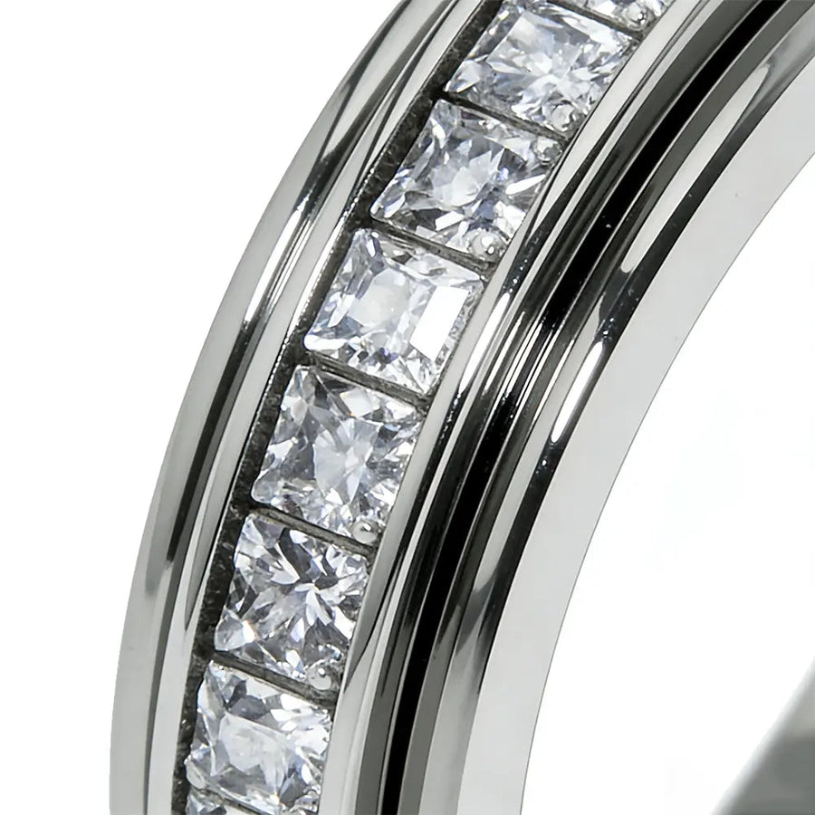 Spinner Ring worn on the hand