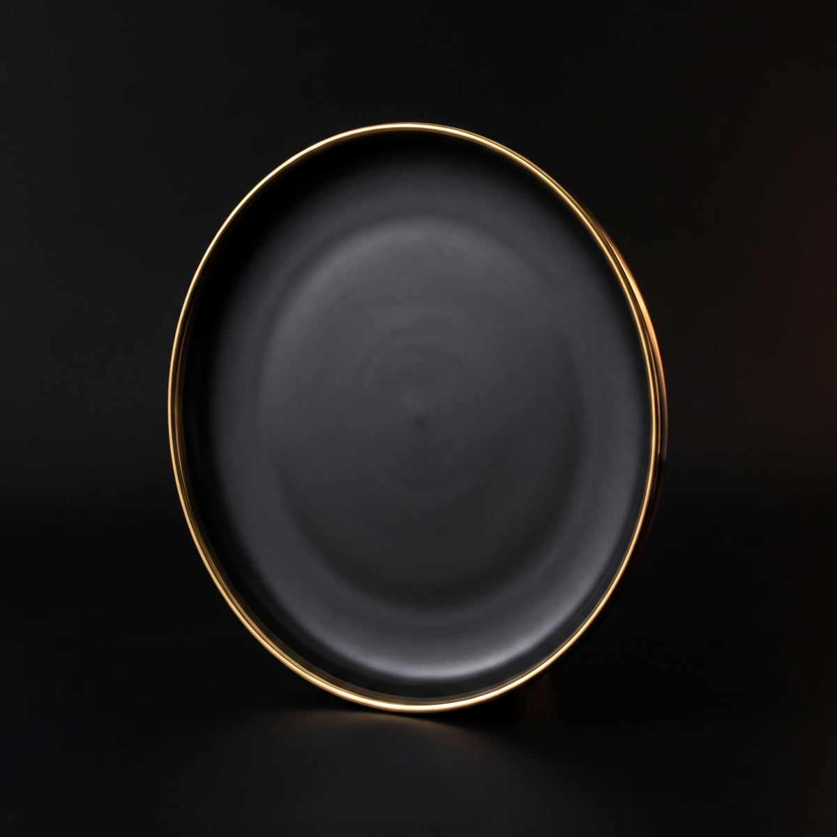 Dinner plate, the gold line at the rim