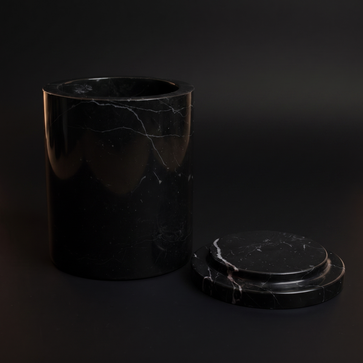 The veined stone under a single key light