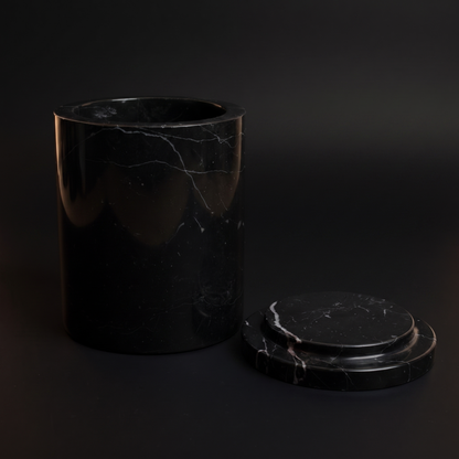 The veined stone under a single key light